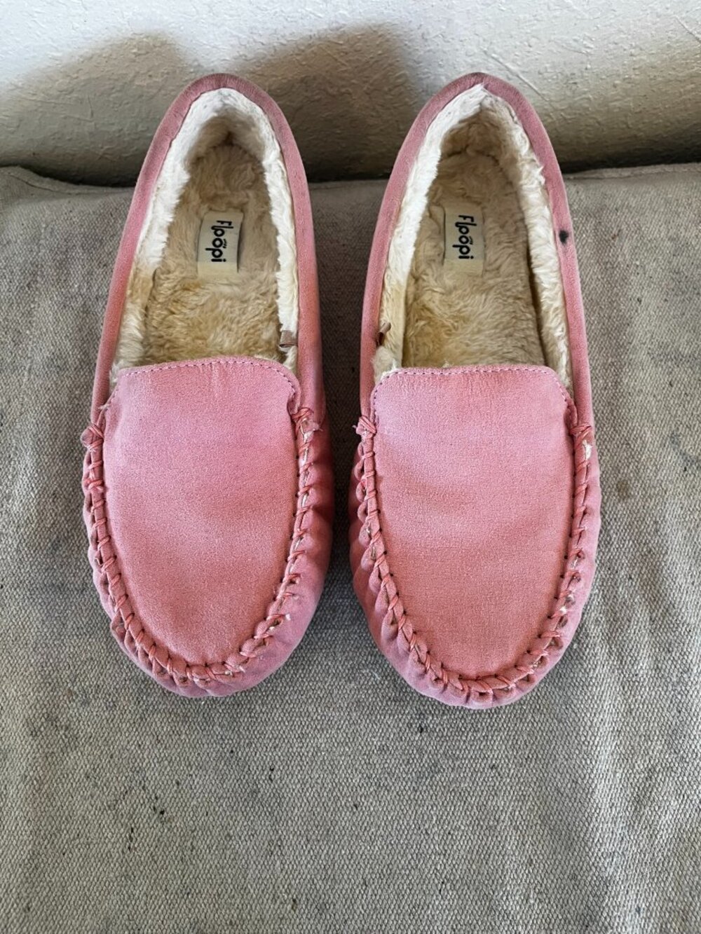 Floopi Woman's Pink Lily Moccasin Faux Suede Slippers Sz 11